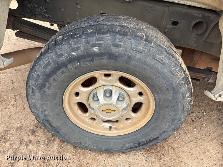 image for item EA7814 2008 Chevrolet Silverado 2500HD Ext. Cab pickup truck