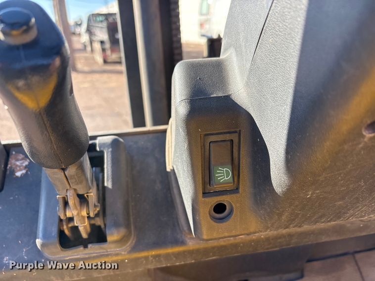 image for item EA7815 Yale GTP050TGNUAE084 forklift