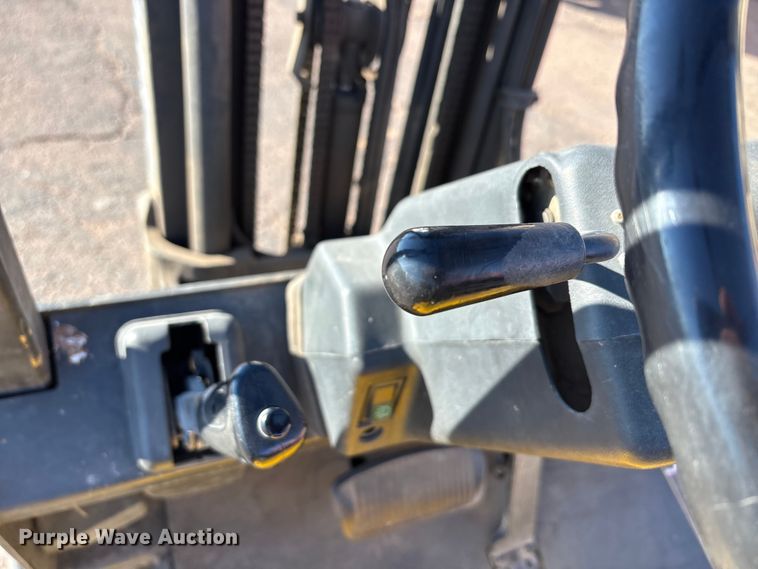 image for item EA7815 Yale GTP050TGNUAE084 forklift