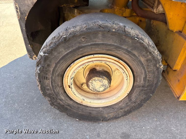 image for item EA7815 Yale GTP050TGNUAE084 forklift