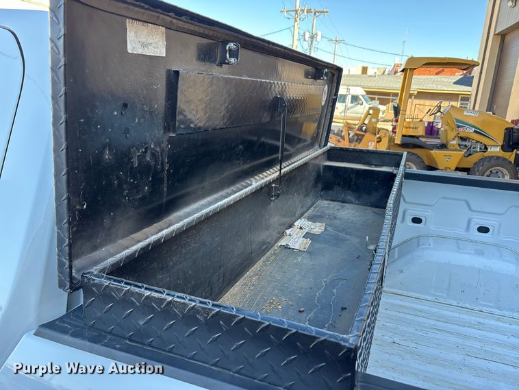 image for item EA7816 2019 Chevrolet Silverado 1500 Crew Cab pickup truck