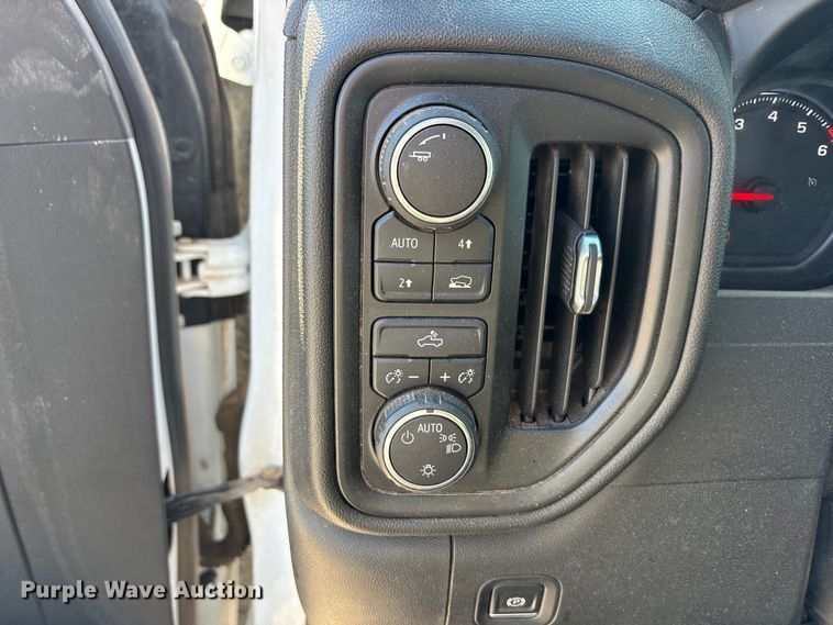 image for item EA7816 2019 Chevrolet Silverado 1500 Crew Cab pickup truck