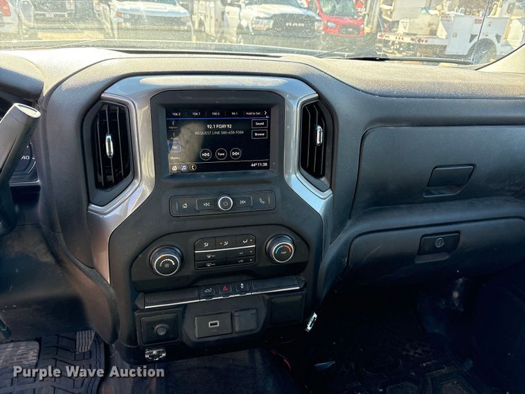 image for item EA7816 2019 Chevrolet Silverado 1500 Crew Cab pickup truck