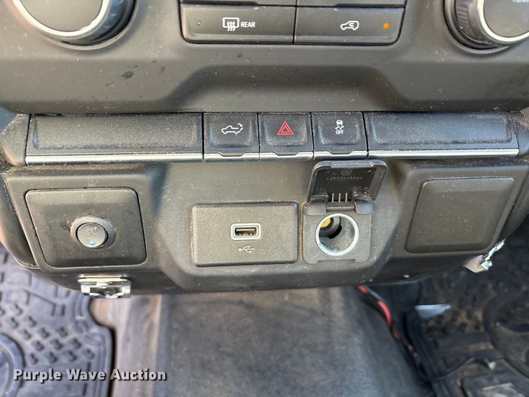 image for item EA7816 2019 Chevrolet Silverado 1500 Crew Cab pickup truck