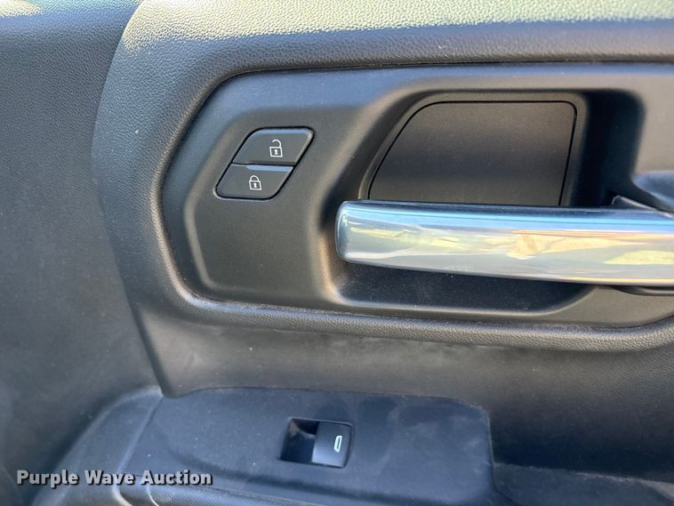 image for item EA7816 2019 Chevrolet Silverado 1500 Crew Cab pickup truck