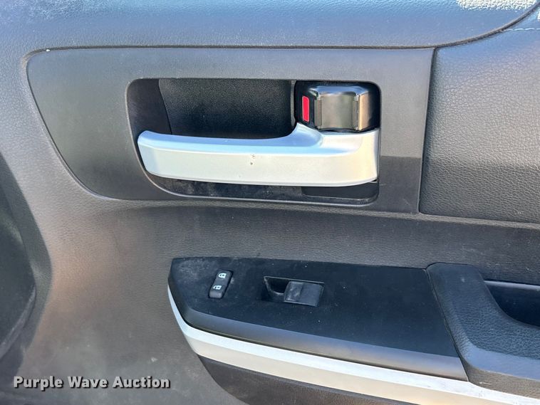 image for item EA7817 2020 Toyota Tundra CrewMax pickup truck