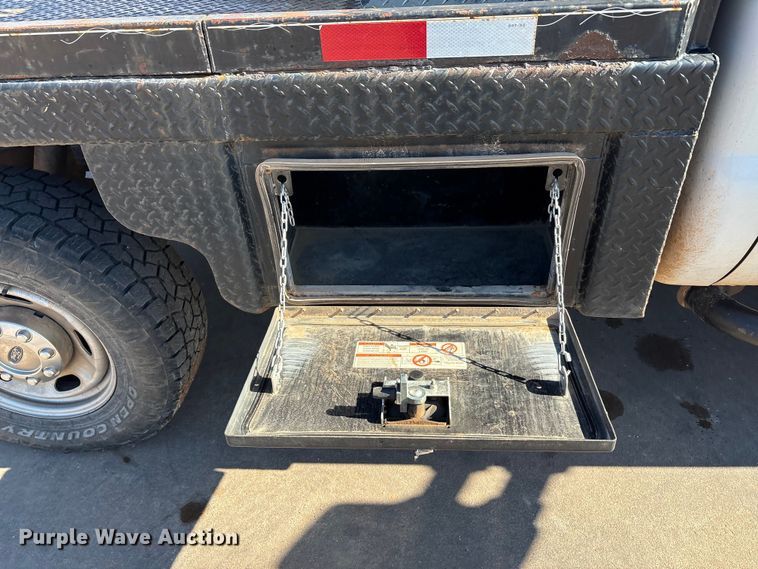 image for item EA7818 2014 Ford F250 Super Duty SuperCab flatbed pickup truck