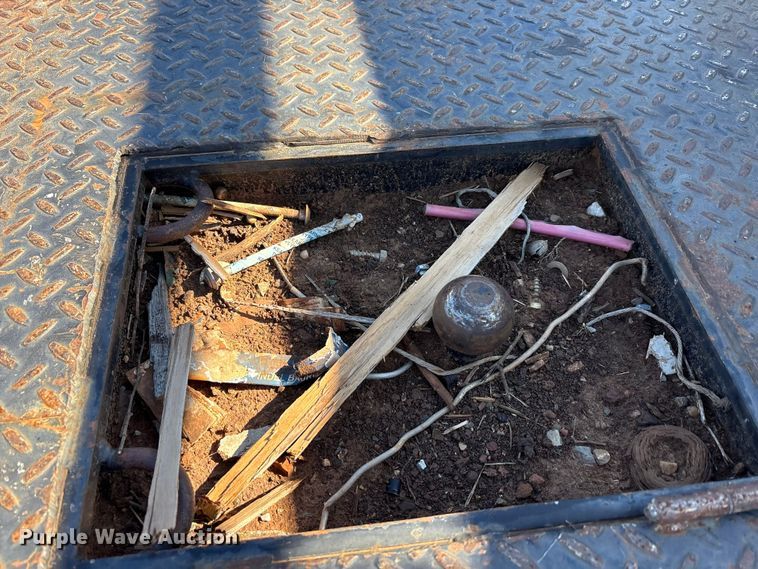 image for item EA7818 2014 Ford F250 Super Duty SuperCab flatbed pickup truck