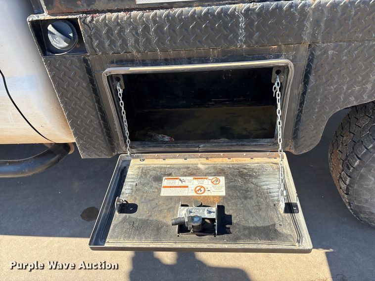 image for item EA7818 2014 Ford F250 Super Duty SuperCab flatbed pickup truck