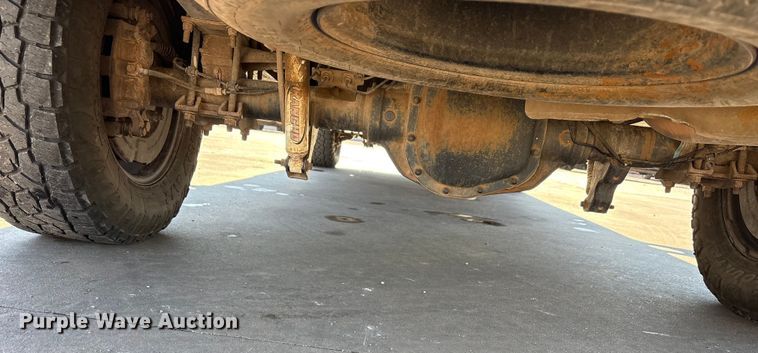 image for item EA7818 2014 Ford F250 Super Duty SuperCab flatbed pickup truck