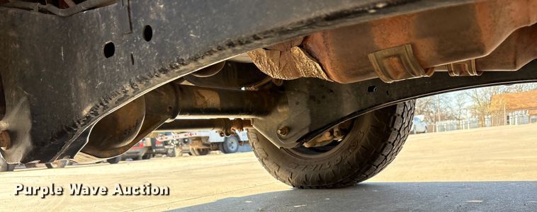 image for item EA7818 2014 Ford F250 Super Duty SuperCab flatbed pickup truck