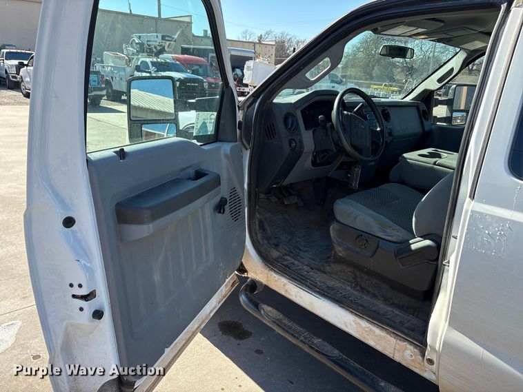 image for item EA7818 2014 Ford F250 Super Duty SuperCab flatbed pickup truck