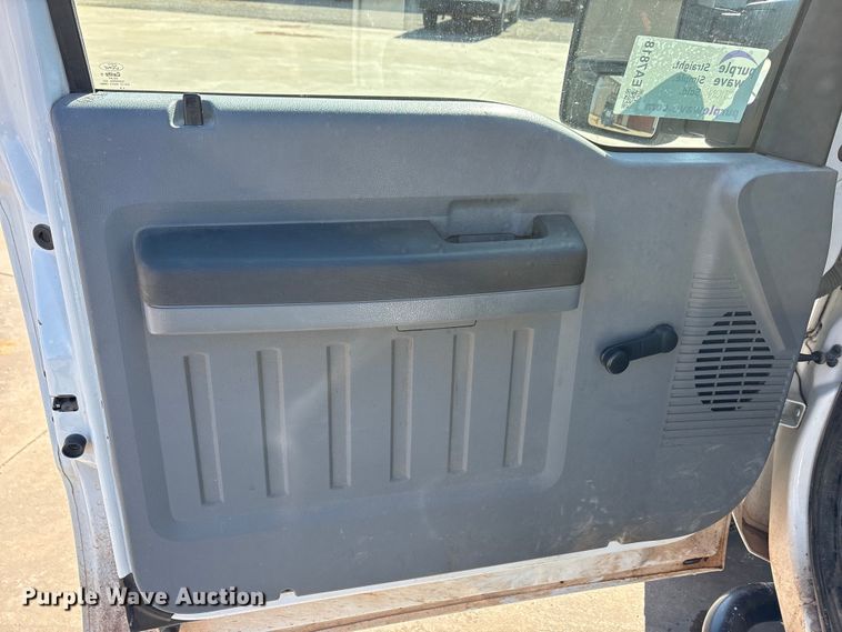 image for item EA7818 2014 Ford F250 Super Duty SuperCab flatbed pickup truck