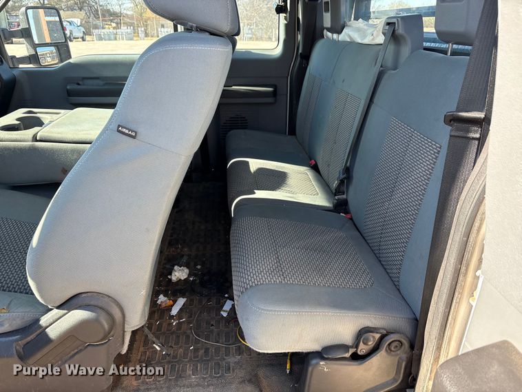 image for item EA7818 2014 Ford F250 Super Duty SuperCab flatbed pickup truck