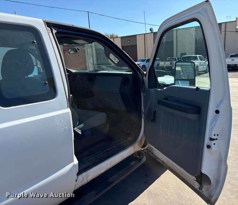 image for item EA7818 2014 Ford F250 Super Duty SuperCab flatbed pickup truck