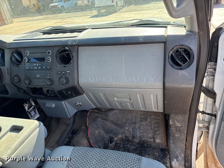 image for item EA7818 2014 Ford F250 Super Duty SuperCab flatbed pickup truck