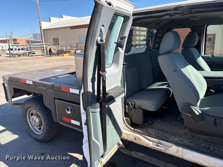 image for item EA7818 2014 Ford F250 Super Duty SuperCab flatbed pickup truck