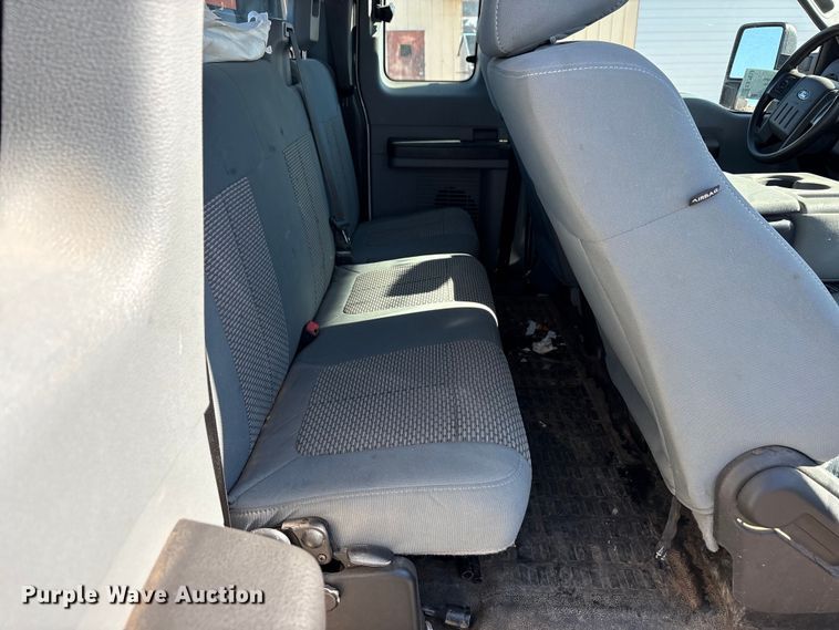 image for item EA7818 2014 Ford F250 Super Duty SuperCab flatbed pickup truck