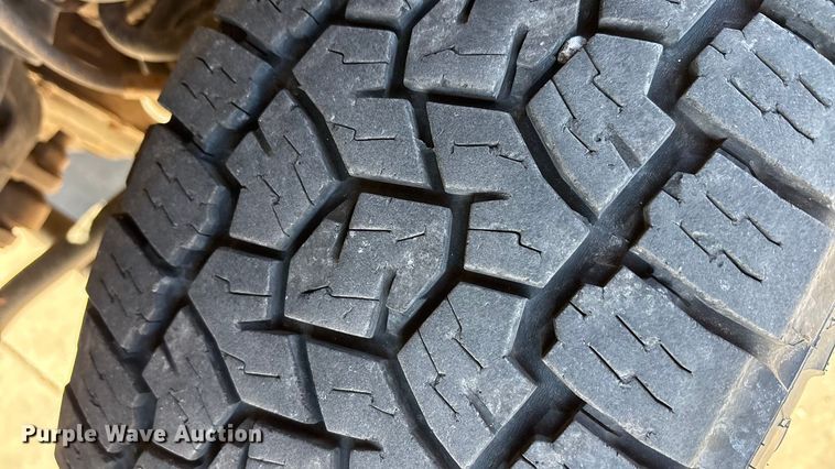 image for item EA7818 2014 Ford F250 Super Duty SuperCab flatbed pickup truck