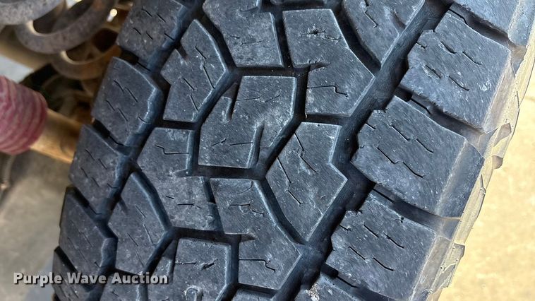 image for item EA7818 2014 Ford F250 Super Duty SuperCab flatbed pickup truck