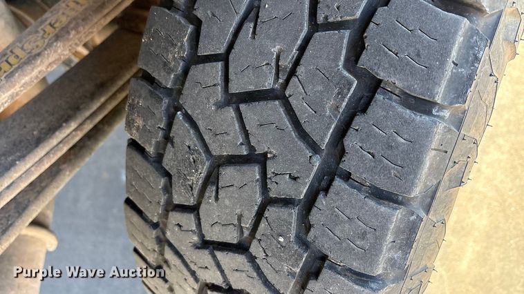 image for item EA7818 2014 Ford F250 Super Duty SuperCab flatbed pickup truck