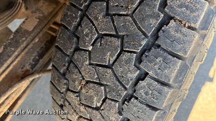 image for item EA7818 2014 Ford F250 Super Duty SuperCab flatbed pickup truck