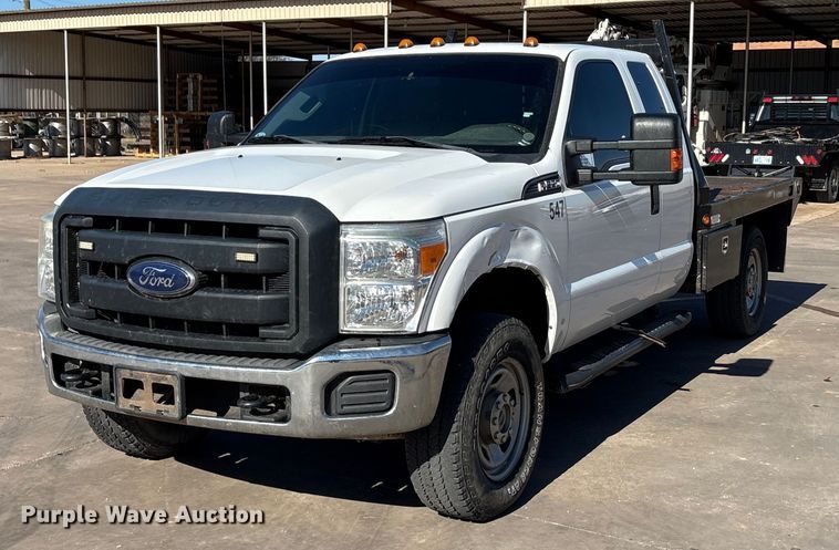image for item EA7819 2015 Ford F350 Super Duty Crew Cab flatbed pickup truck