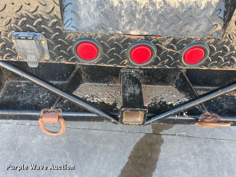 image for item EA7819 2015 Ford F350 Super Duty Crew Cab flatbed pickup truck