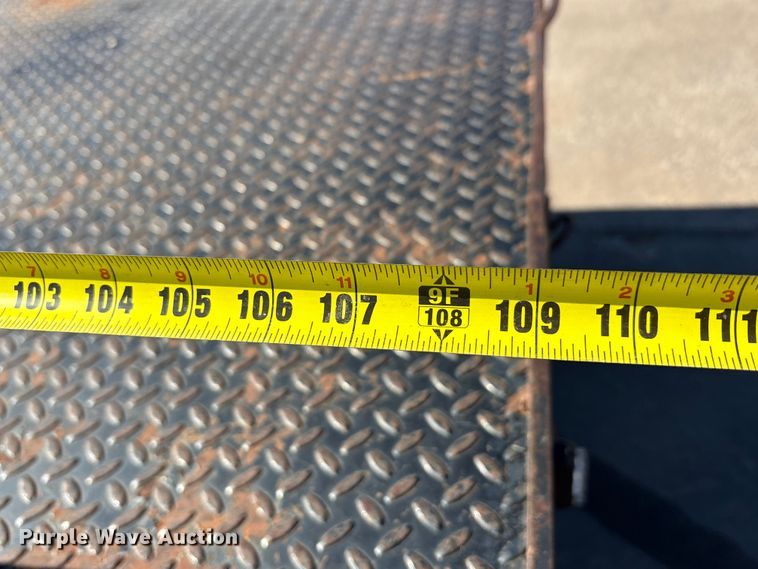 image for item EA7819 2015 Ford F350 Super Duty Crew Cab flatbed pickup truck