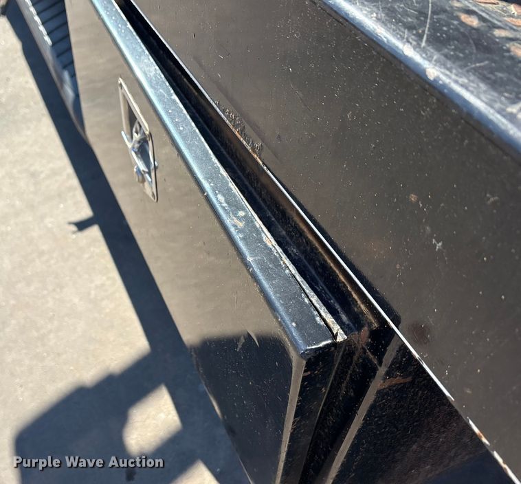 image for item EA7819 2015 Ford F350 Super Duty Crew Cab flatbed pickup truck