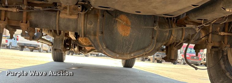 image for item EA7819 2015 Ford F350 Super Duty Crew Cab flatbed pickup truck