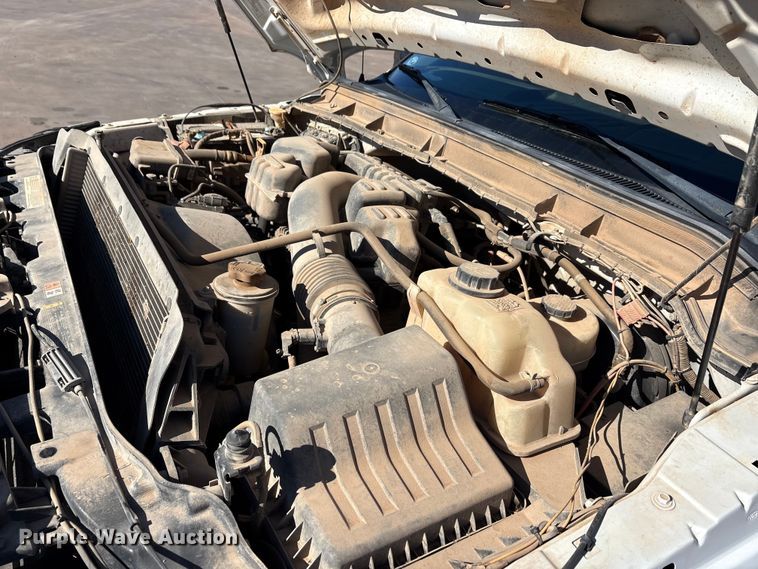 image for item EA7819 2015 Ford F350 Super Duty Crew Cab flatbed pickup truck