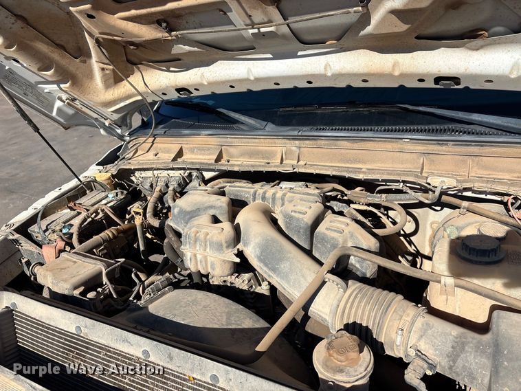 image for item EA7819 2015 Ford F350 Super Duty Crew Cab flatbed pickup truck