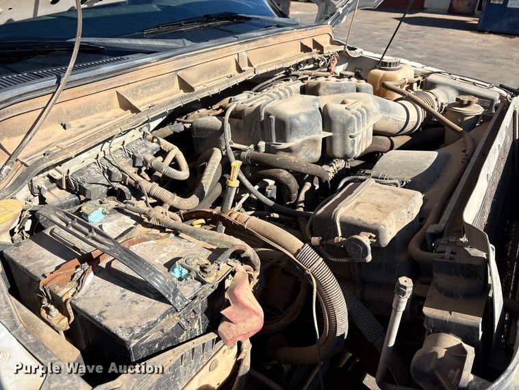 image for item EA7819 2015 Ford F350 Super Duty Crew Cab flatbed pickup truck