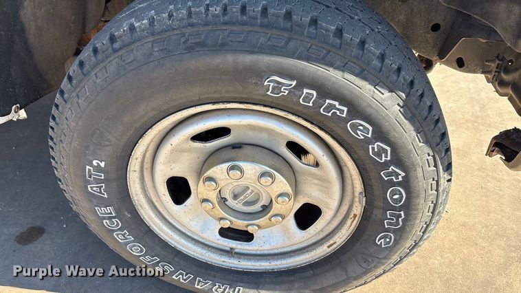 image for item EA7819 2015 Ford F350 Super Duty Crew Cab flatbed pickup truck