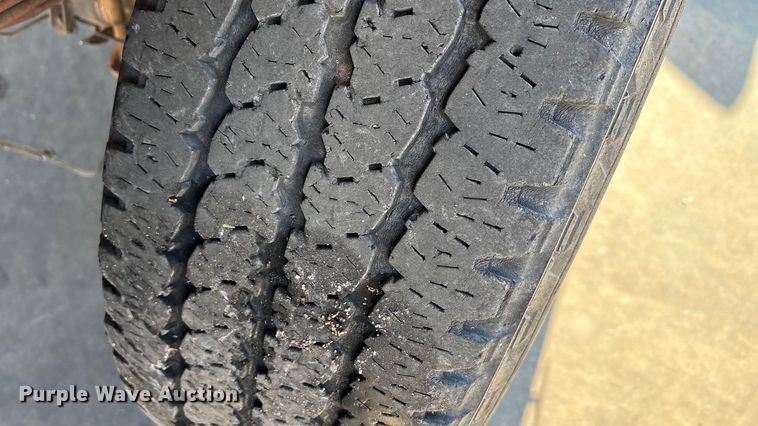 image for item EA7819 2015 Ford F350 Super Duty Crew Cab flatbed pickup truck