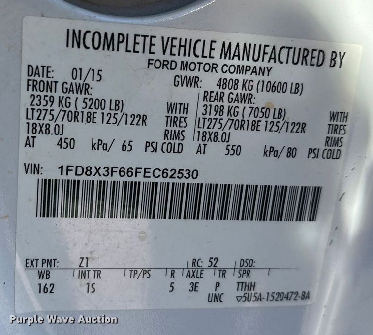 image for item EA7819 2015 Ford F350 Super Duty Crew Cab flatbed pickup truck