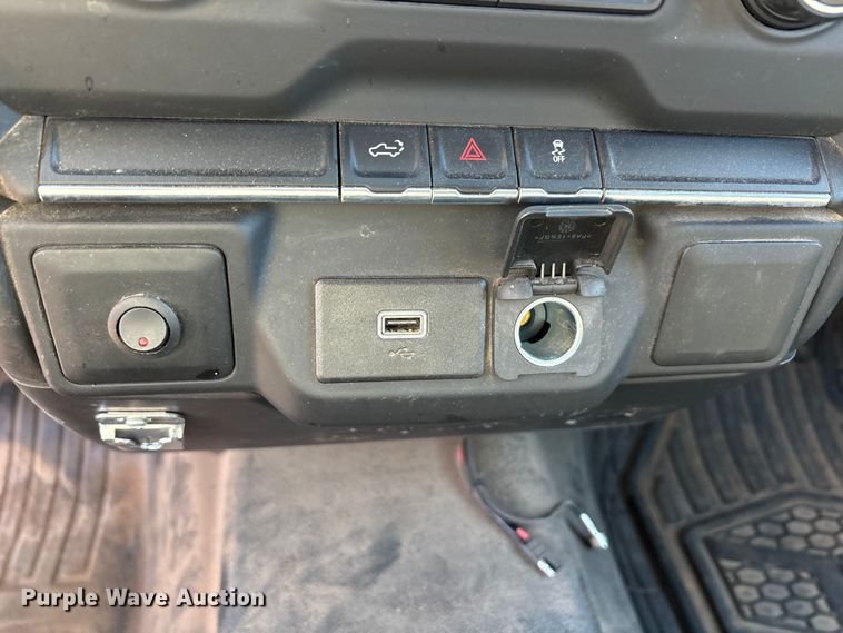 image for item EA7820 2019 Chevrolet Silverado 1500 Crew Cab pickup truck