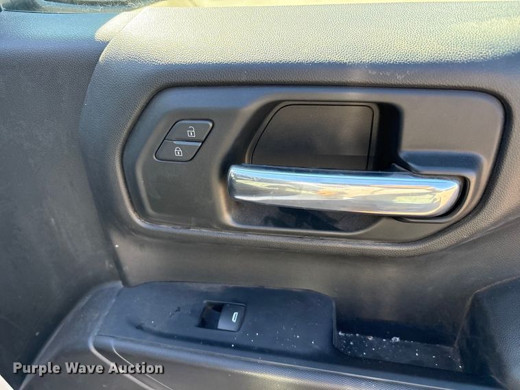 image for item EA7820 2019 Chevrolet Silverado 1500 Crew Cab pickup truck