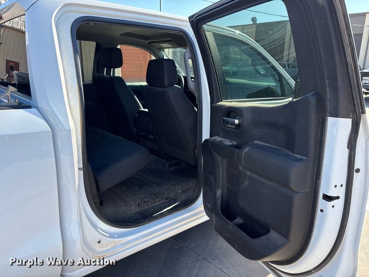 image for item EA7820 2019 Chevrolet Silverado 1500 Crew Cab pickup truck