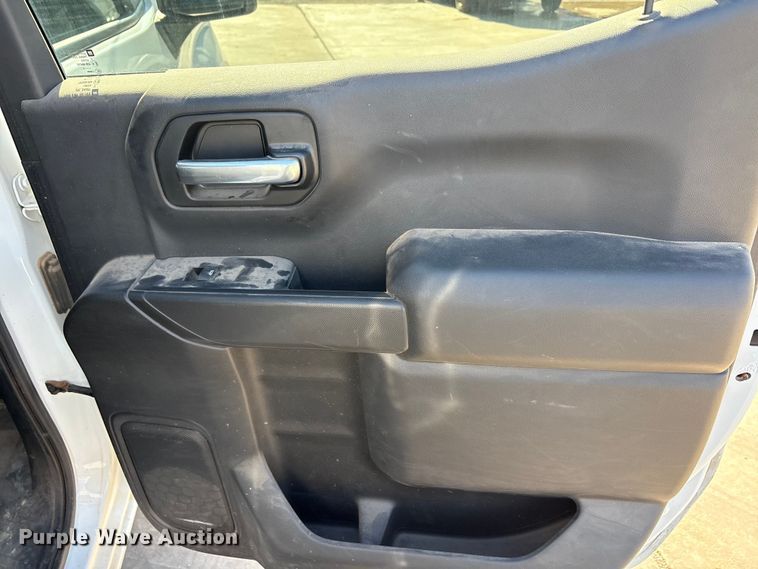 image for item EA7820 2019 Chevrolet Silverado 1500 Crew Cab pickup truck