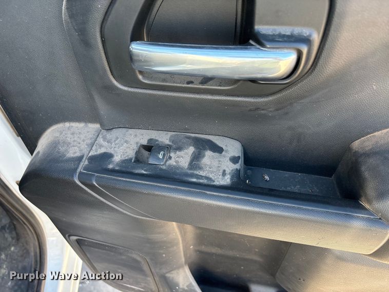 image for item EA7820 2019 Chevrolet Silverado 1500 Crew Cab pickup truck