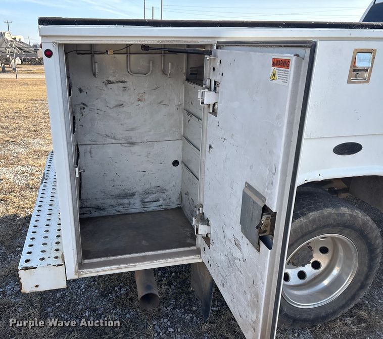 image for item EA7858 2015 RAM 3500 utility bed pickup truck