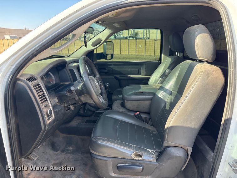 image for item EA7858 2015 RAM 3500 utility bed pickup truck