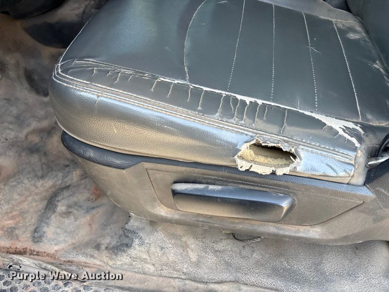 image for item EA7858 2015 RAM 3500 utility bed pickup truck