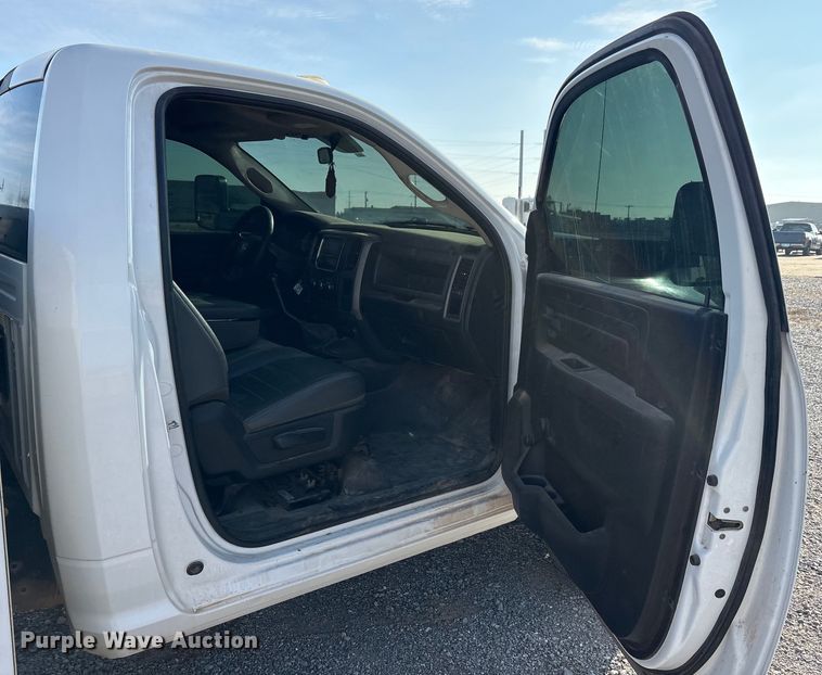 image for item EA7858 2015 RAM 3500 utility bed pickup truck