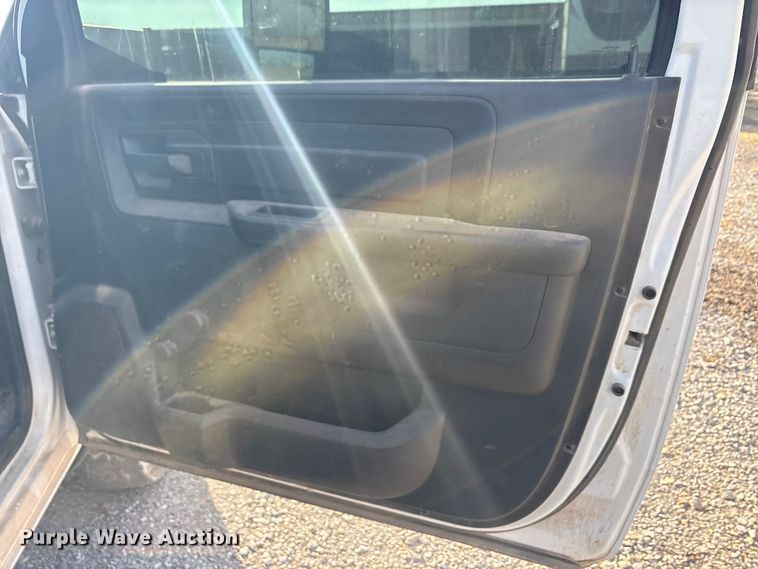 image for item EA7858 2015 RAM 3500 utility bed pickup truck