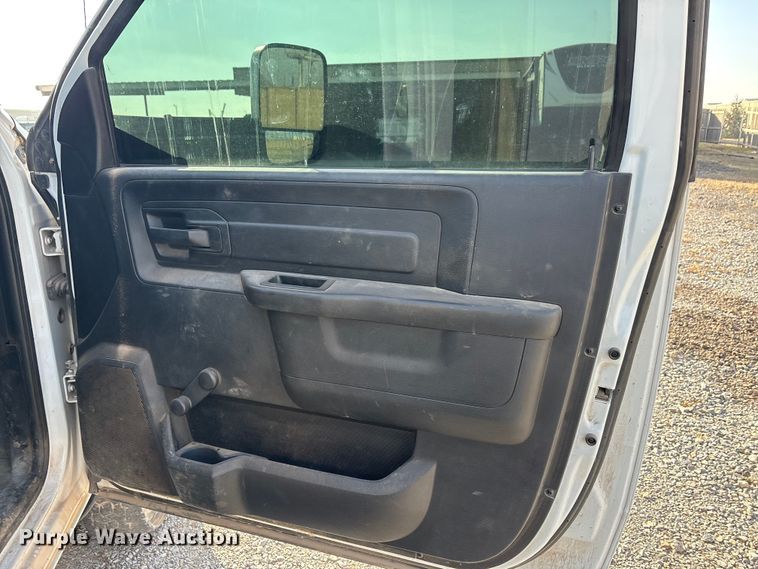 image for item EA7858 2015 RAM 3500 utility bed pickup truck