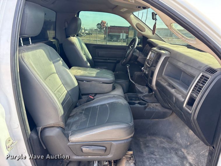 image for item EA7858 2015 RAM 3500 utility bed pickup truck