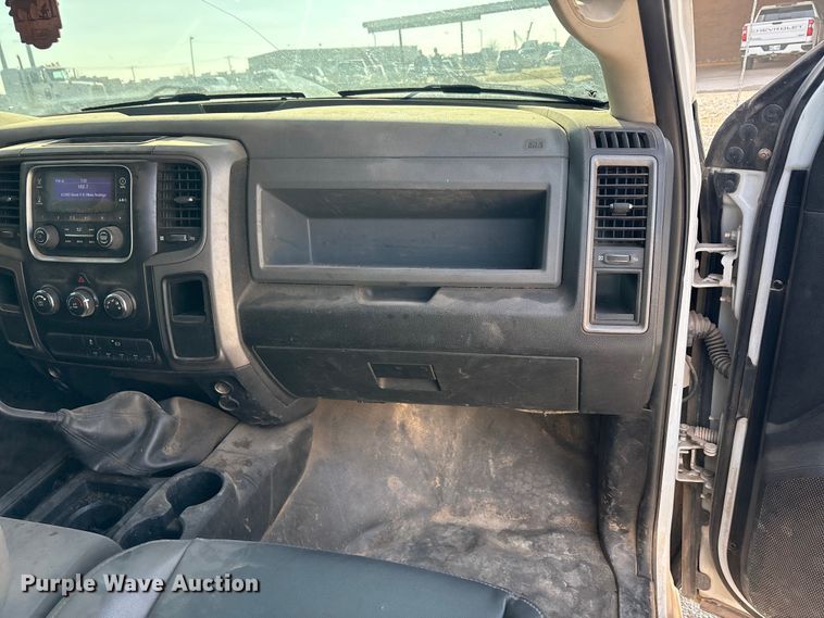 image for item EA7858 2015 RAM 3500 utility bed pickup truck